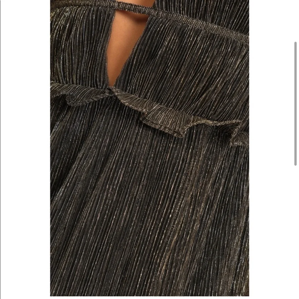 LULU’S Stunning Low Neck-Line Gown - Picture 5 of 12